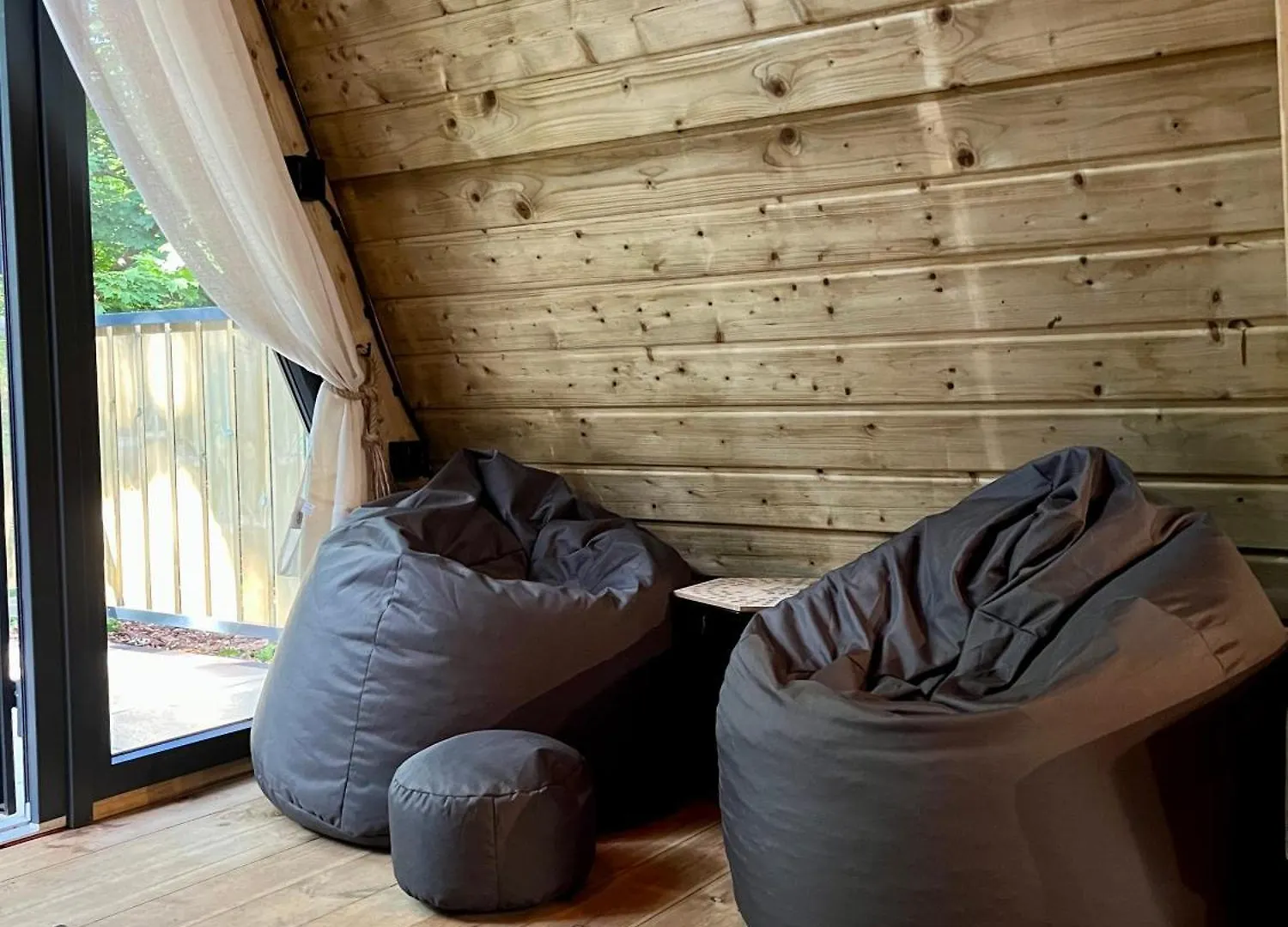 مكان تخييم فندق Metropolis Campglamping سوبوت بولندا
