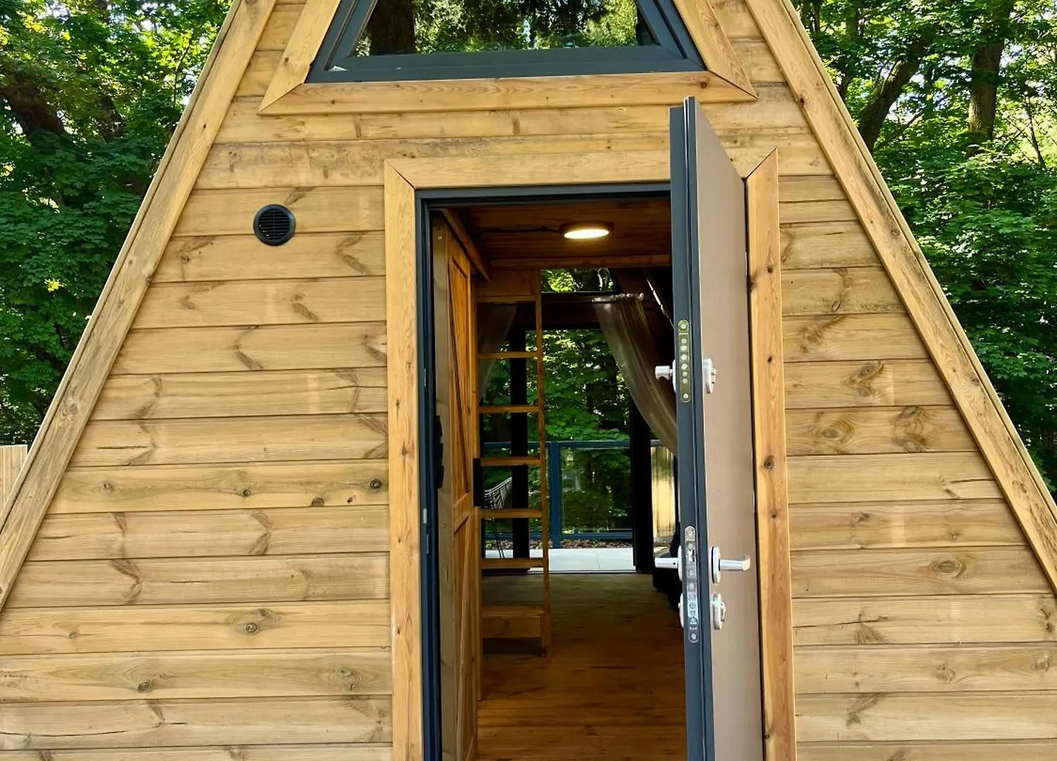 مكان تخييم فندق Metropolis Campglamping سوبوت